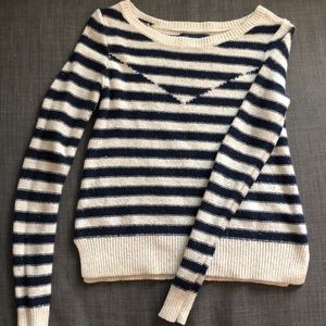 GENTLY USED AEO XS sweater